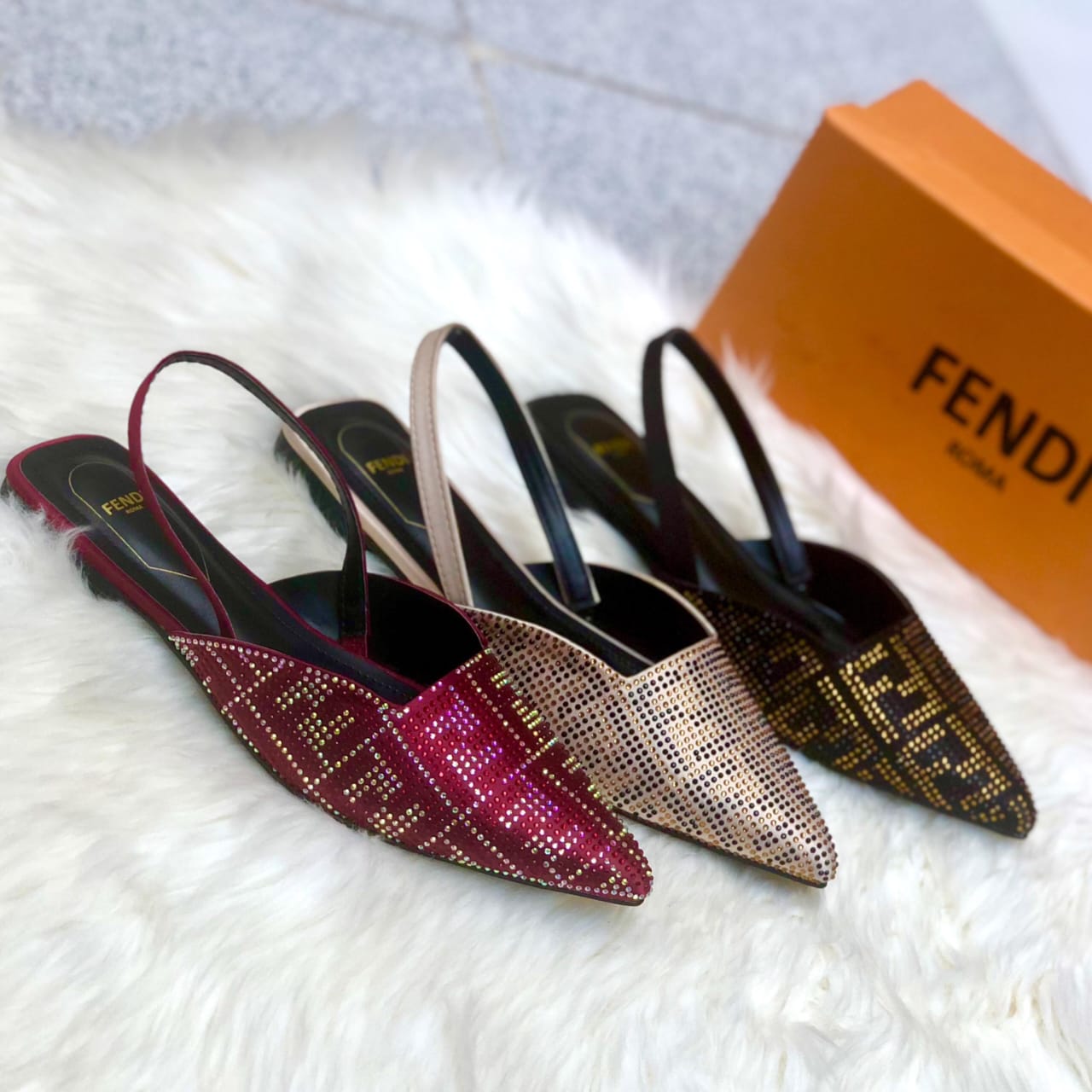 Fendi Flat Pumps – Stylish Women’s Footwear in (Black )