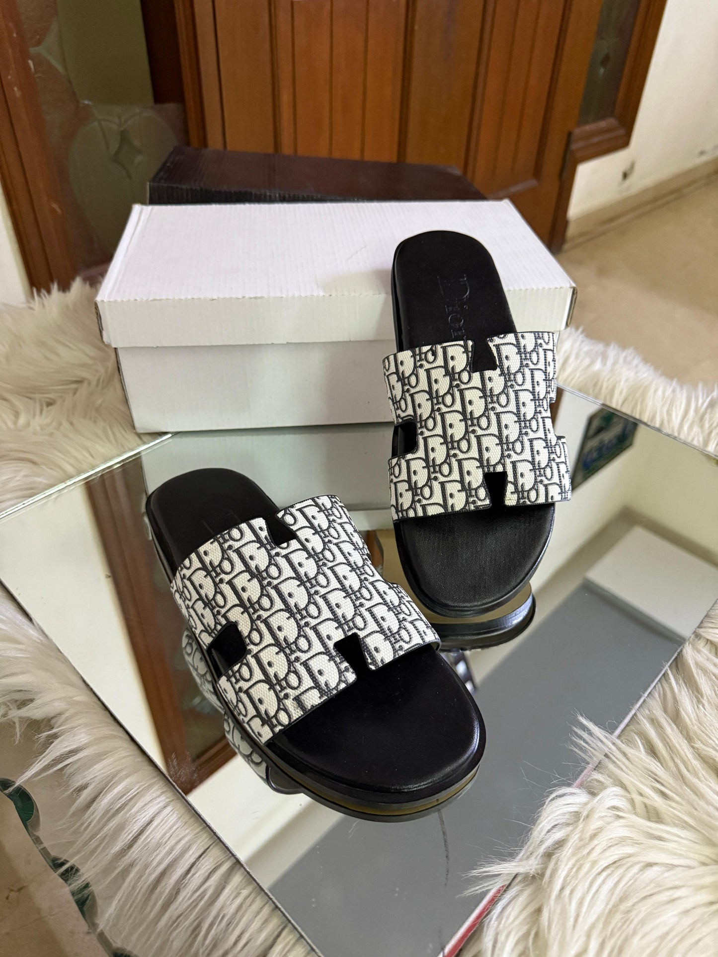 D-I-O-R Luxury Unisex Slippers – Premium Edition | (White)
