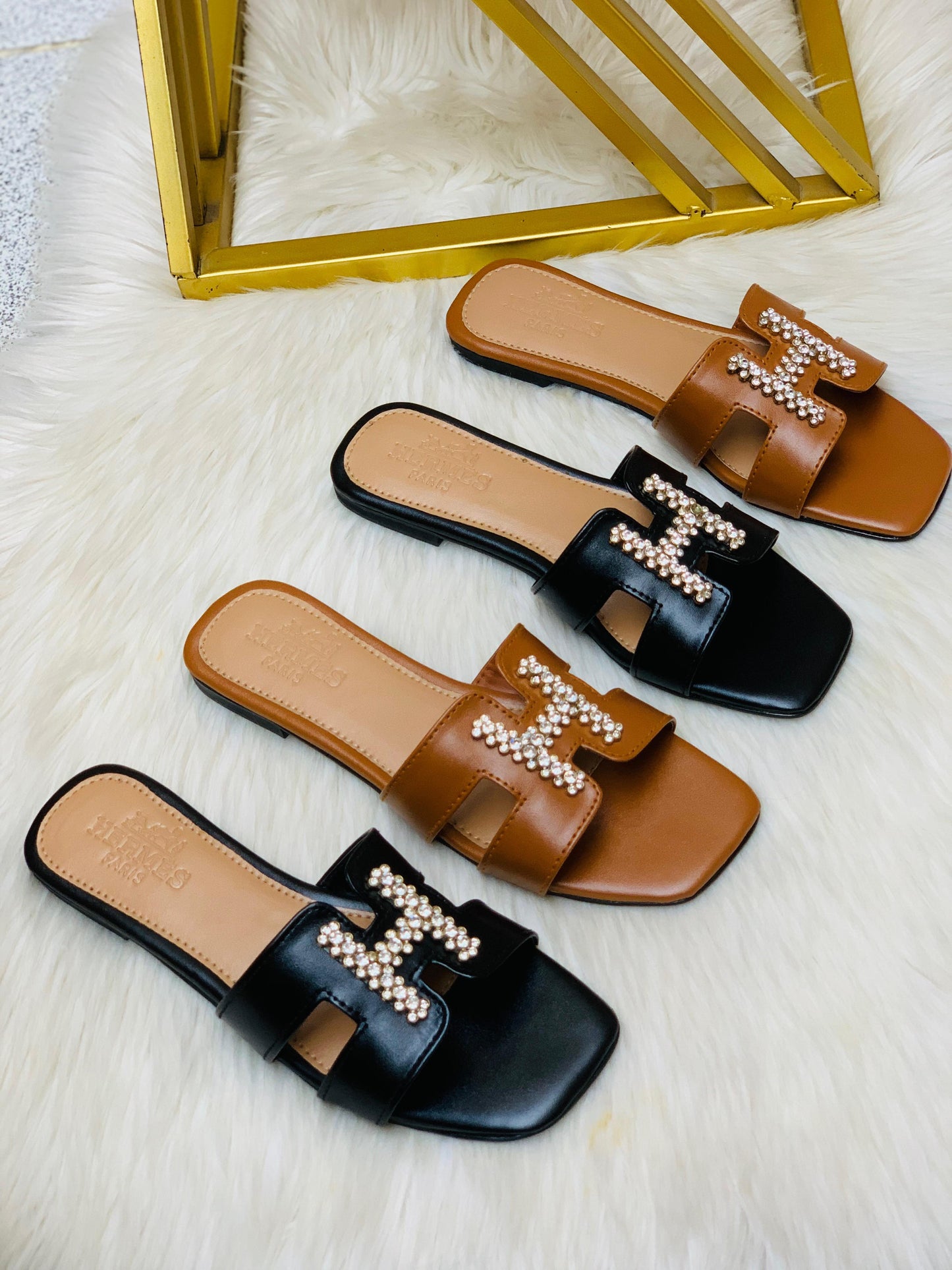 H-E-R-M-È-S Stone Flat Slippers – Elegant Women Footwear (Black)