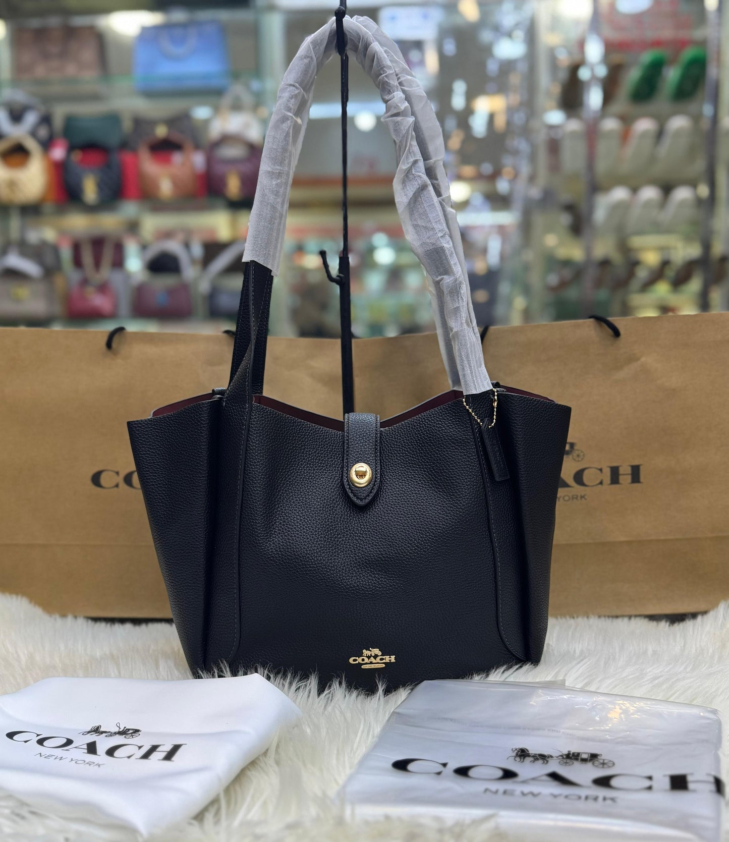 C-O-A-C-H Hadley Turnlock Tote – Elegant Luxe Women Bag (Black)