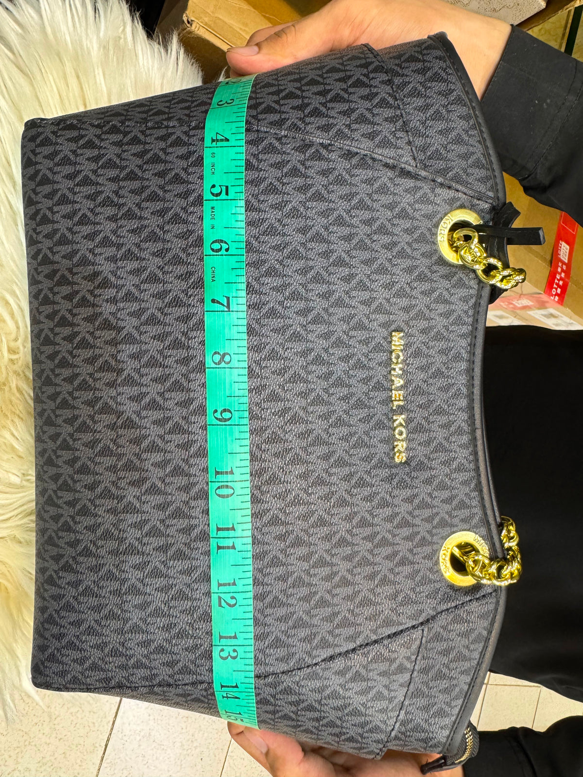 M-I-C-H-A-E-L K-O-R-S Jet Set Large Signature Logo Shoulder Bag – Black | Premium Quality Women Bag (Black)