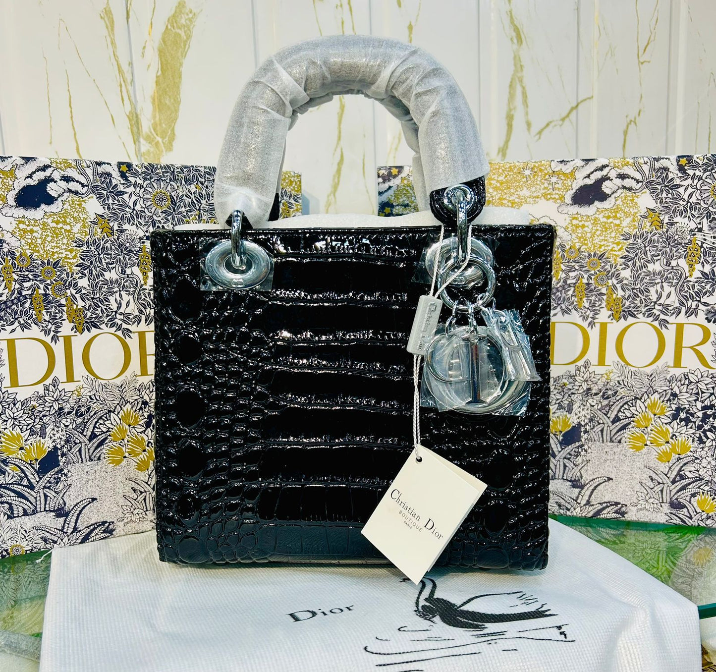 DIOR Lady β Signature Elegance in Hand (Black)