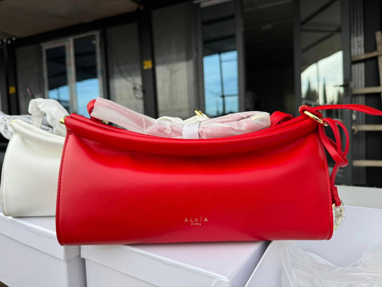 A-L-A-Ï-A Le Click East West Medium Shoulder Women Bag – Elegant Edition (Red)