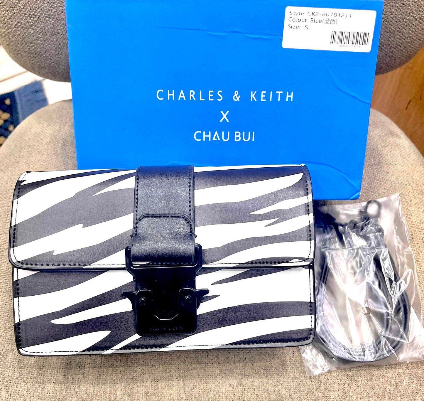Charles & Keith Push-Lock Shoulder Bag  (black/white)