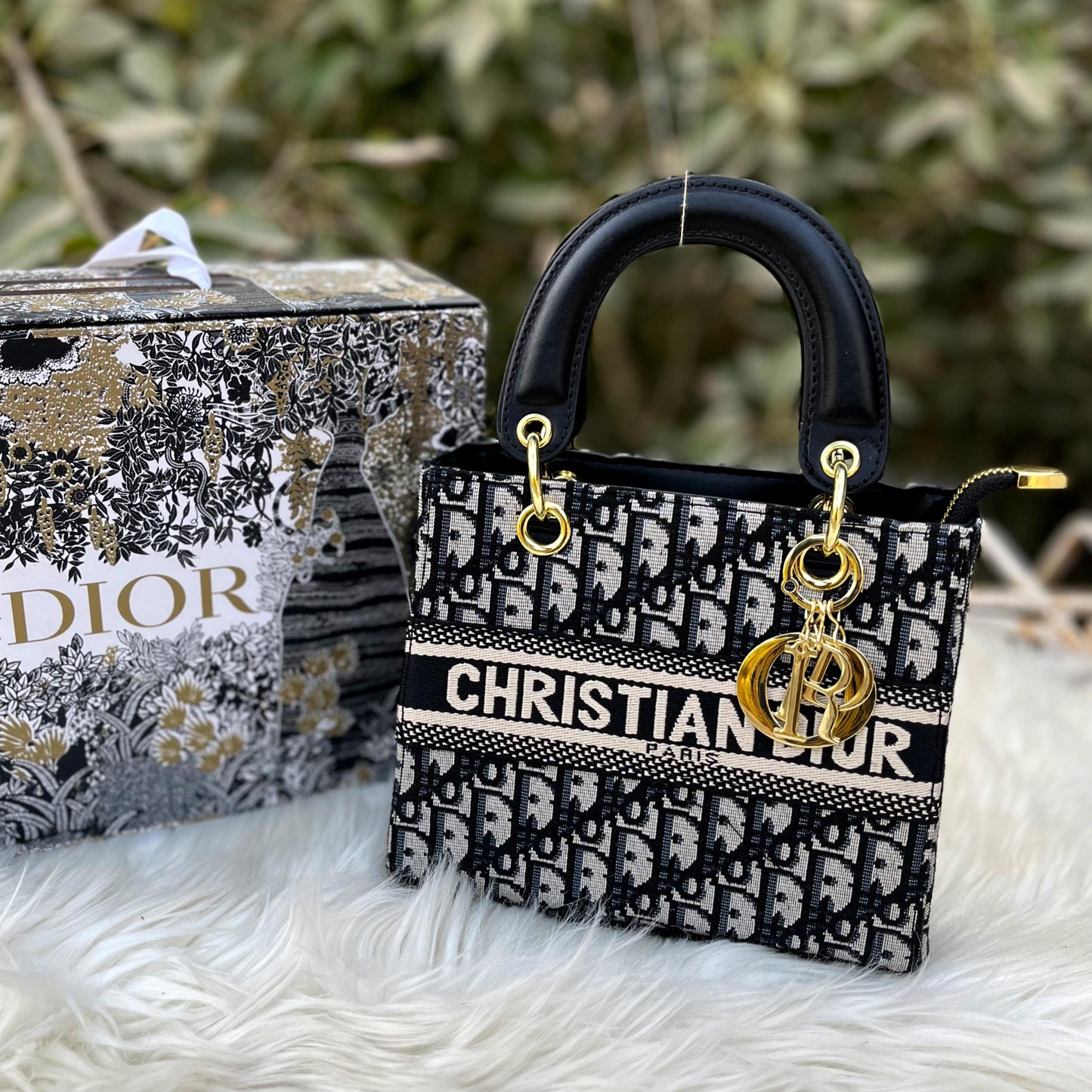 CHRISTIAN DIOR – Premium Handbag (White/Black)