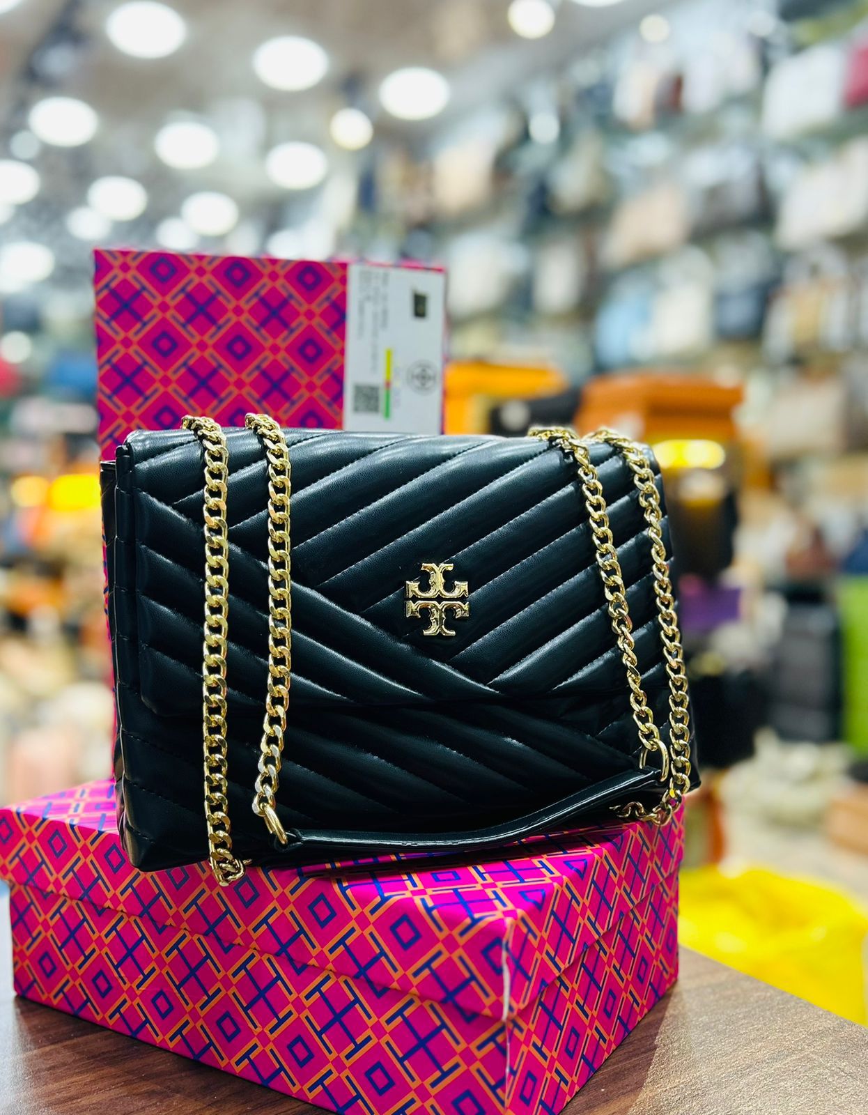 Tory Burch Large Size Handbag – Premium Quality (Black/Gold)