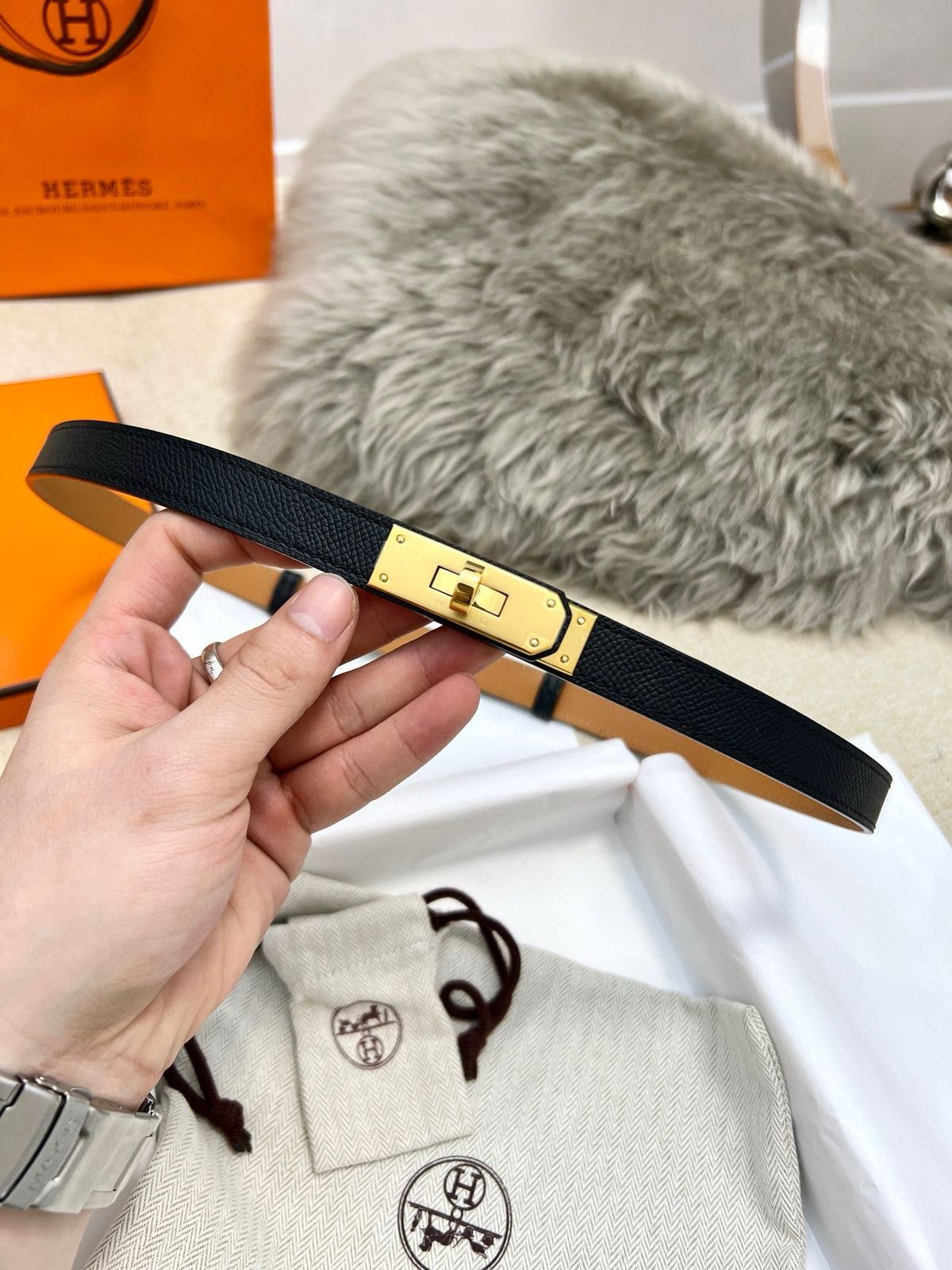 Hermès Women’s Belts – Timeless Elegance & Luxury (Black)