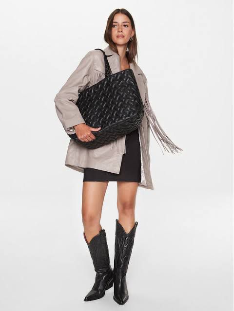 Kurt Geiger Women’s Handbag – Elegant & Timeless
