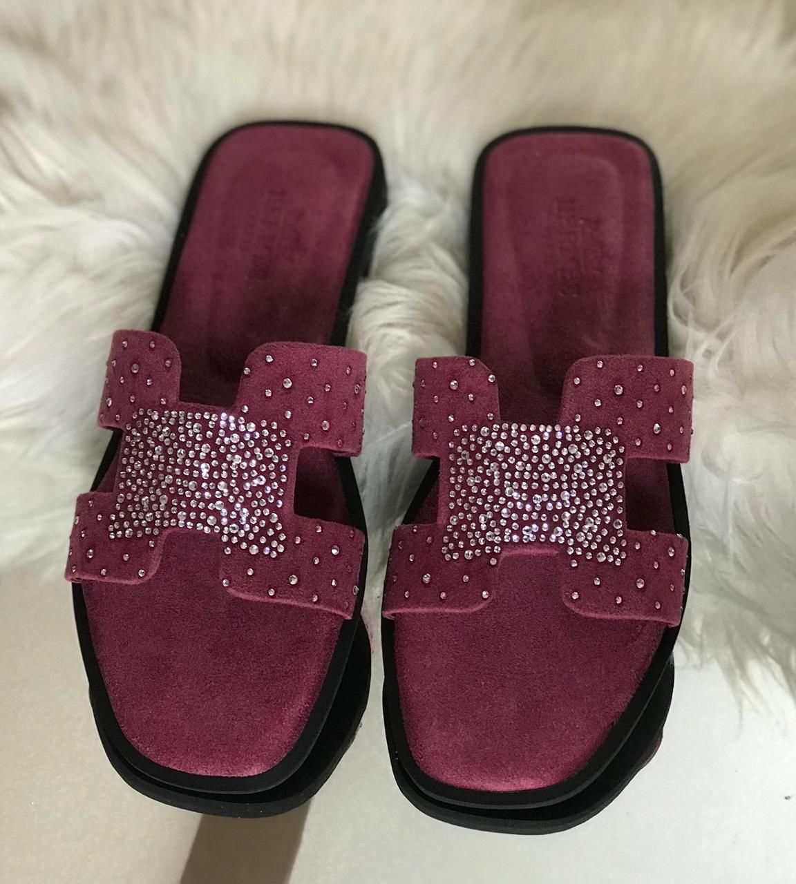 HERMÈS Women Slippers – Timeless Luxury & Comfort (Red/Silver)