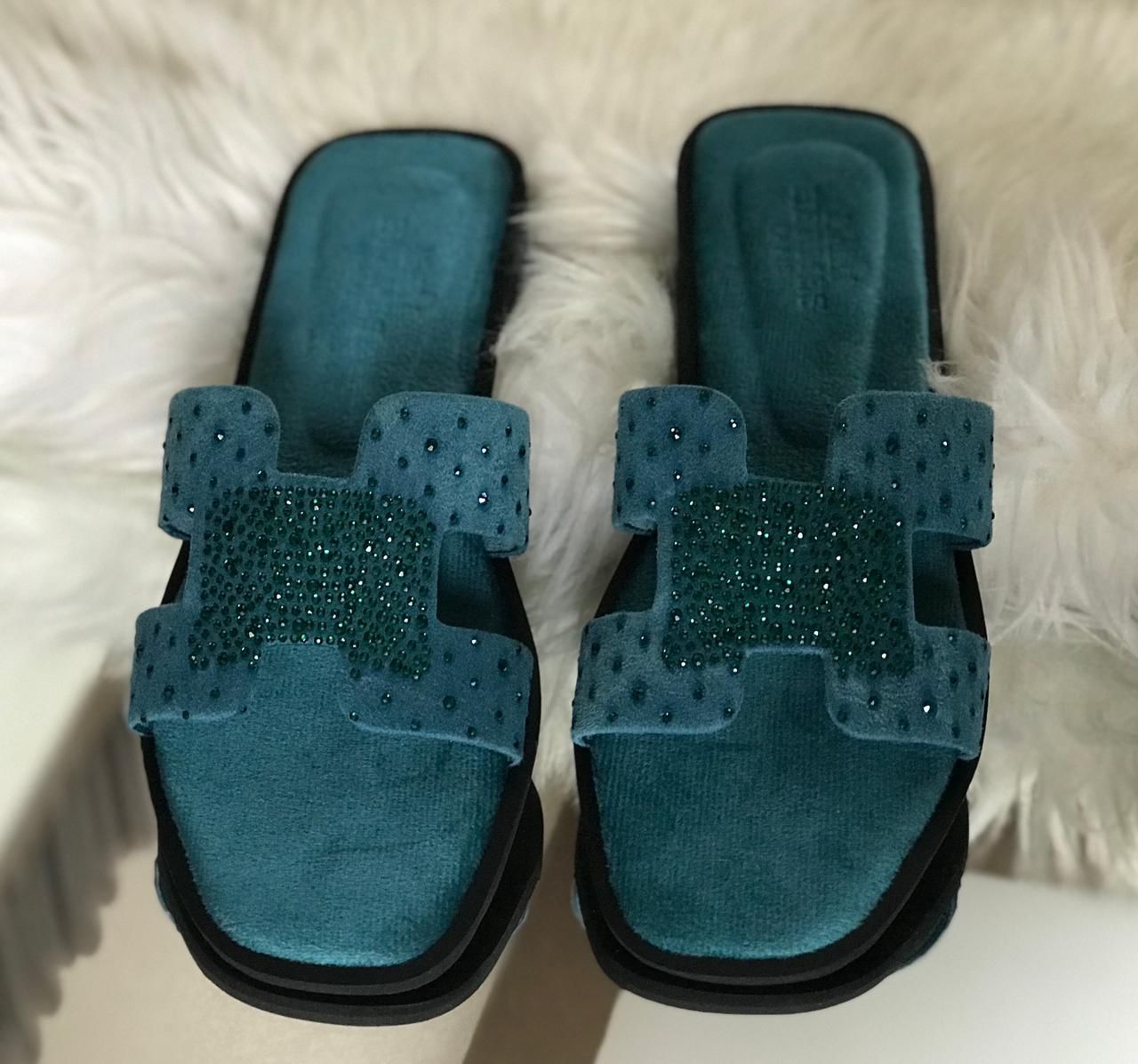 HERMÈS Women Slippers – Timeless Luxury & Comfort (Blue/Green)