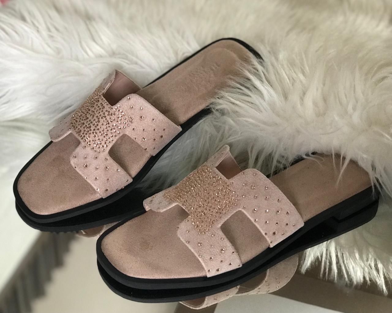 HERMÈS Women Slippers – Timeless Luxury & Comfort (Beige/Silver)