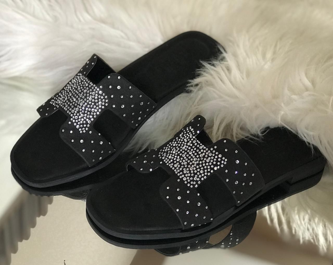 HERMÈS Women Slippers – Timeless Luxury & Comfort (Black/Silver)