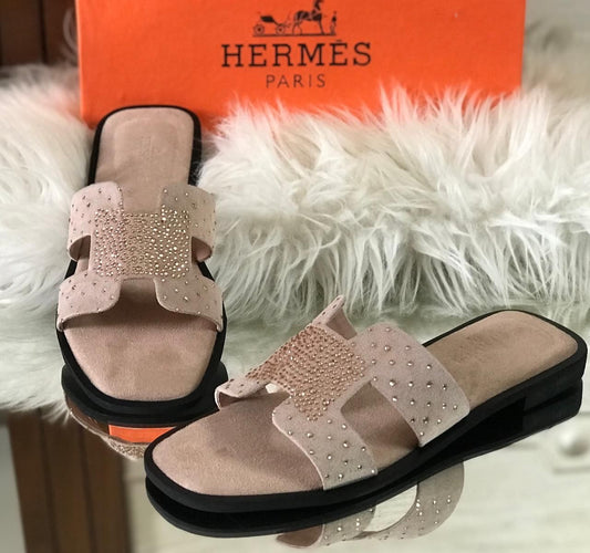 HERMÈS Women Slippers – Timeless Luxury & Comfort (Beige/Silver)