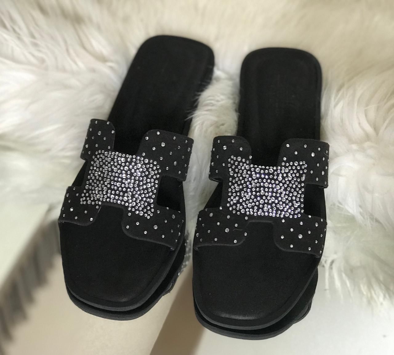 HERMÈS Women Slippers – Timeless Luxury & Comfort (Black/Silver)