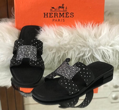 HERMÈS Women Slippers – Timeless Luxury & Comfort (Black/Silver)