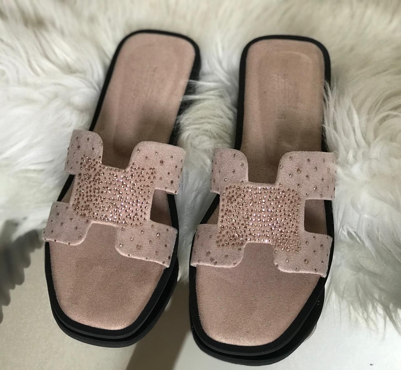 HERMÈS Women Slippers – Timeless Luxury & Comfort (Beige/Silver)