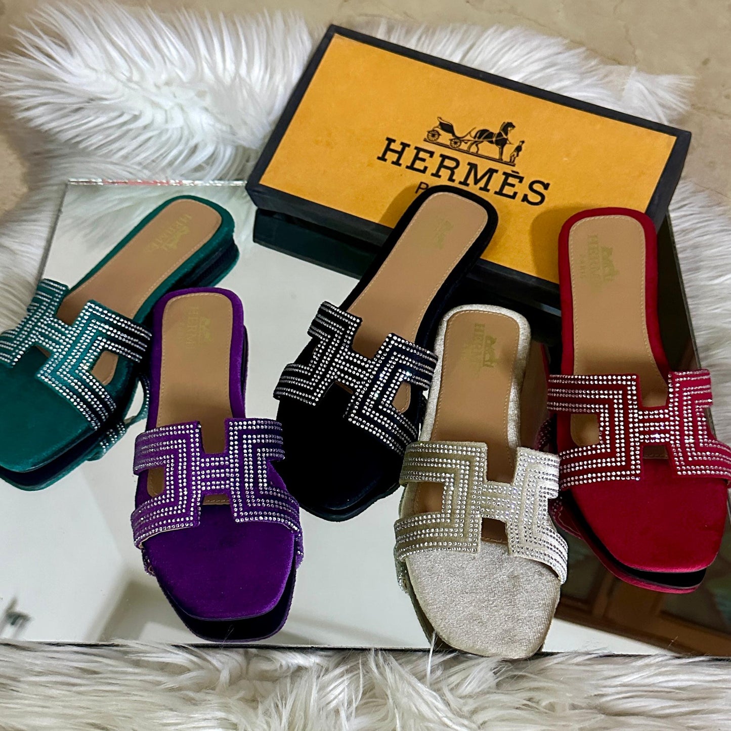 Hermès Iconic Luxury Slippers – Elegant & Timeless (Black)