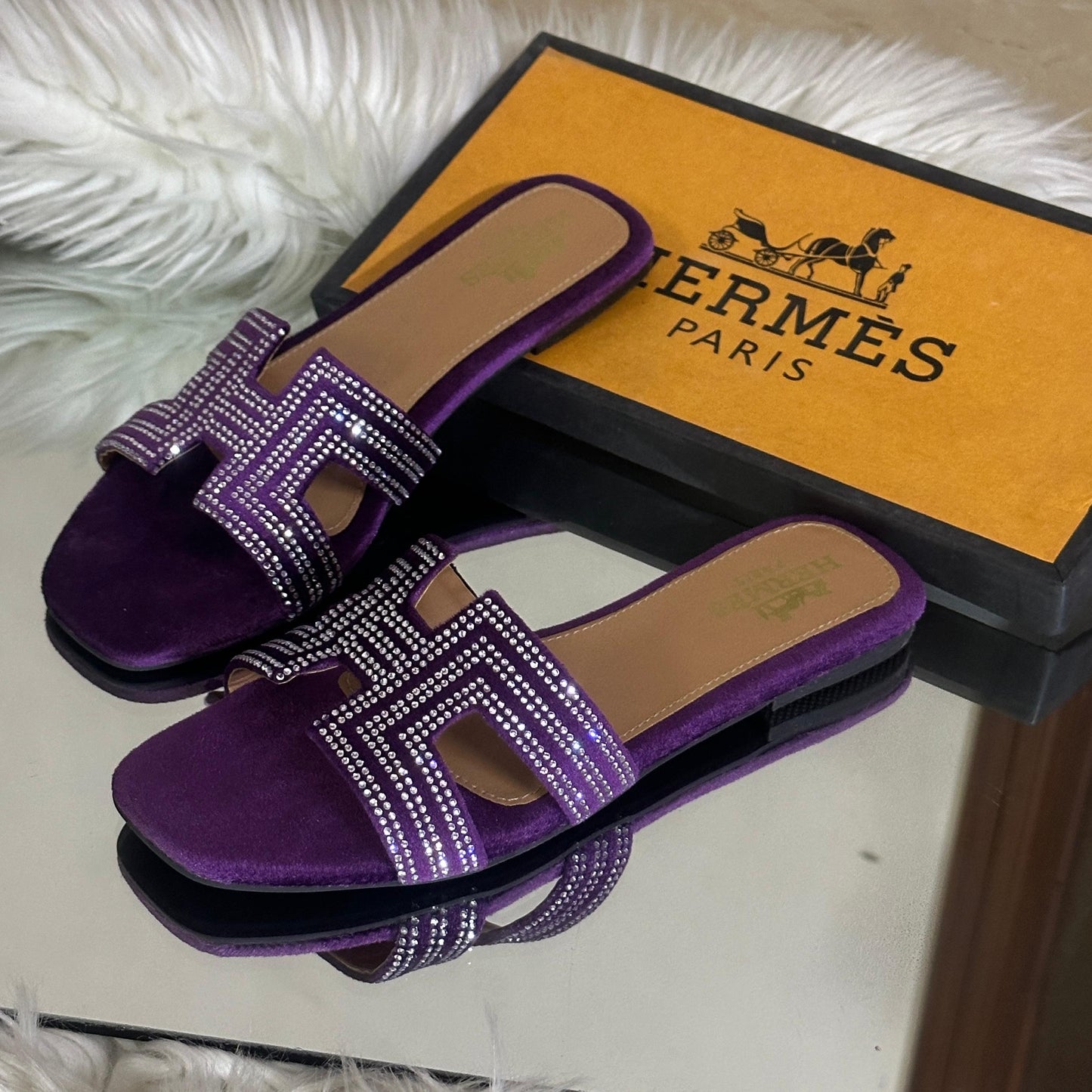 Hermès Iconic Luxury Slippers – Elegant & Timeless (Purple)