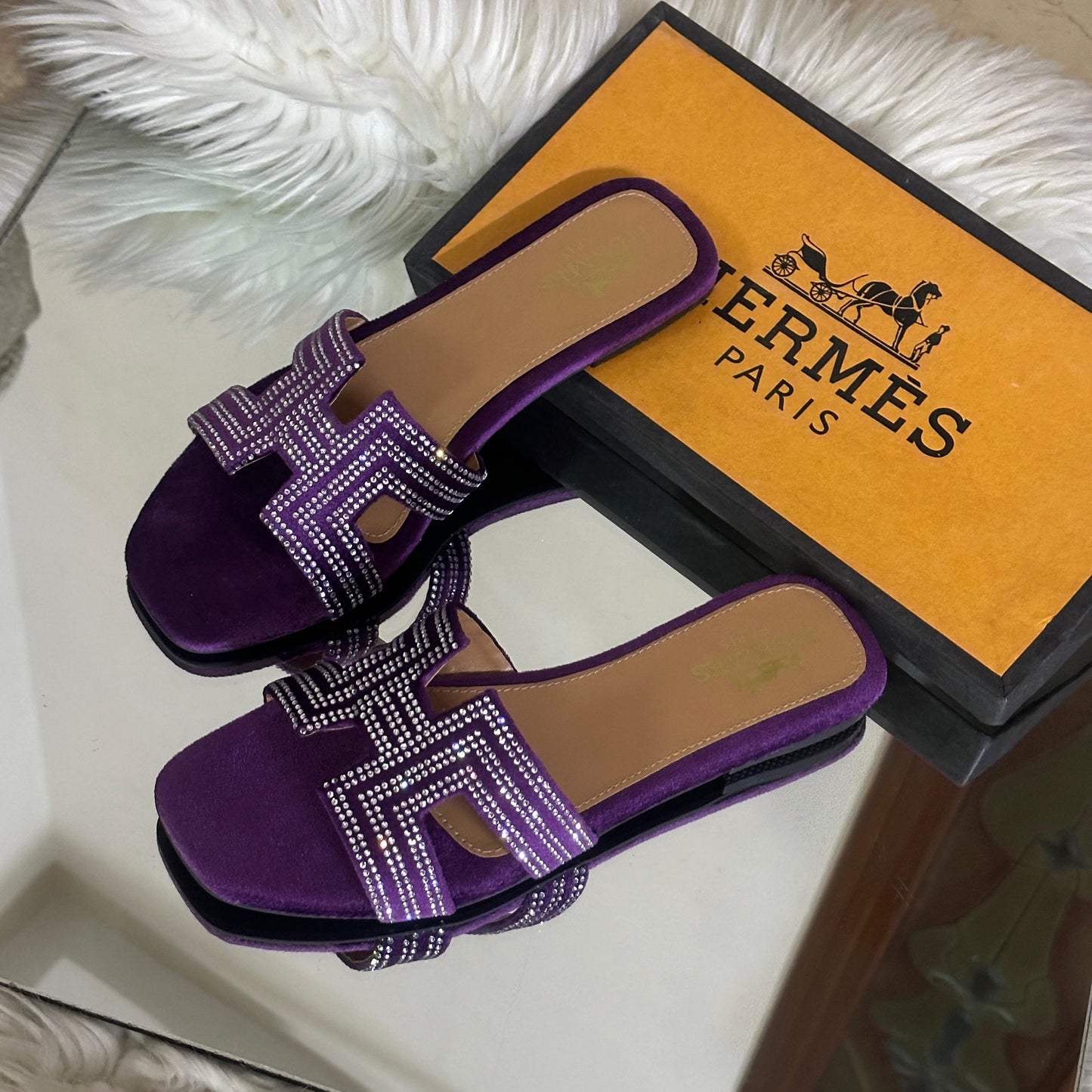 Hermès Iconic Luxury Slippers – Elegant & Timeless (Purple)
