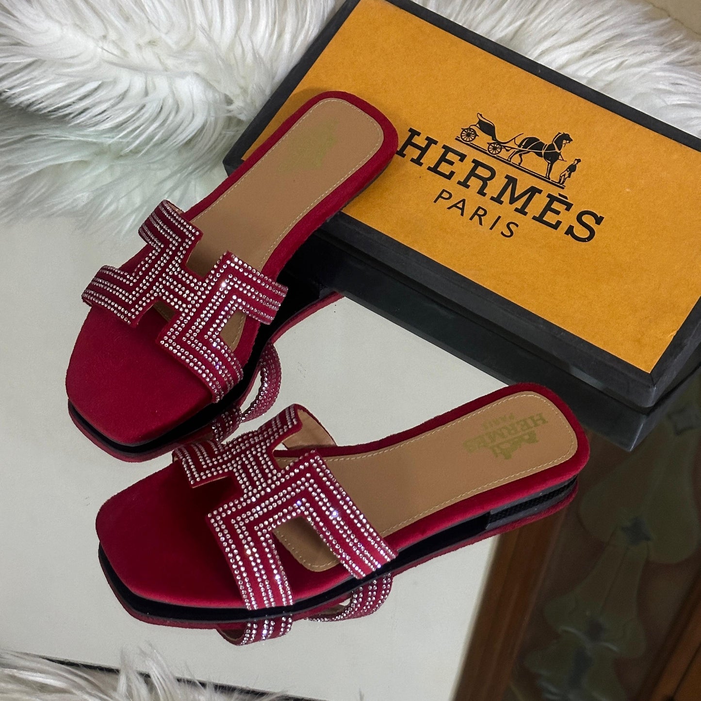 Hermès Iconic Luxury Slippers – Elegant & Timeless (Red)