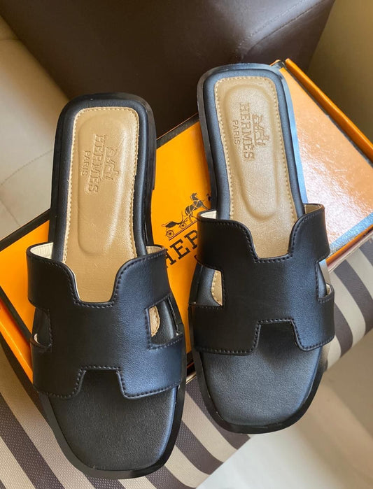 Hermès Women's Slippers – Elegant & Comfortable (Black)