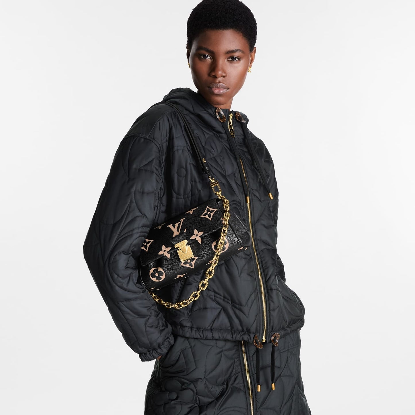 Louis Vuitton Women’s Bag – Elegant & Timeless Design (Black)