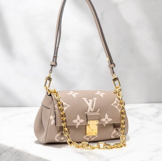 Louis Vuitton Women’s Bag – Elegant & Timeless Design (Cream)
