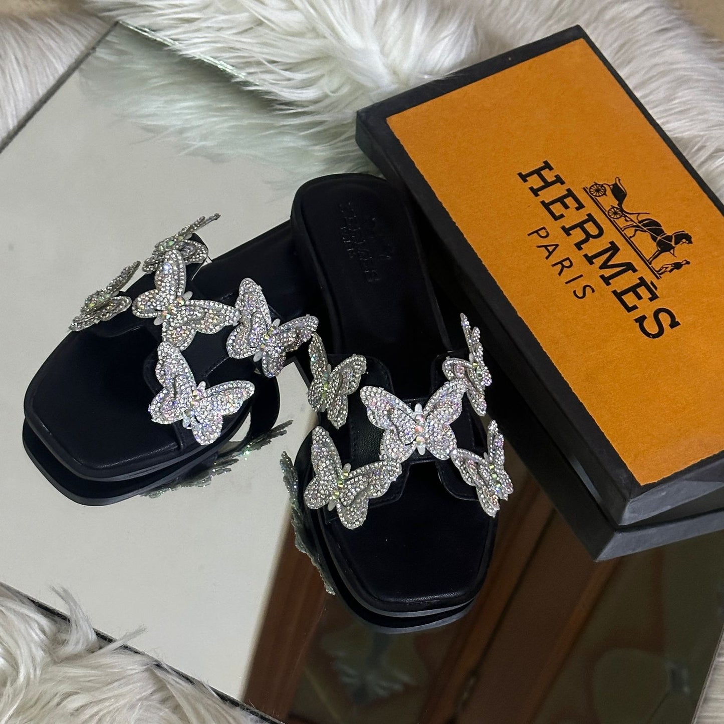HERMÈS — Women's Slippers in 4 Stunning Colours (Black)