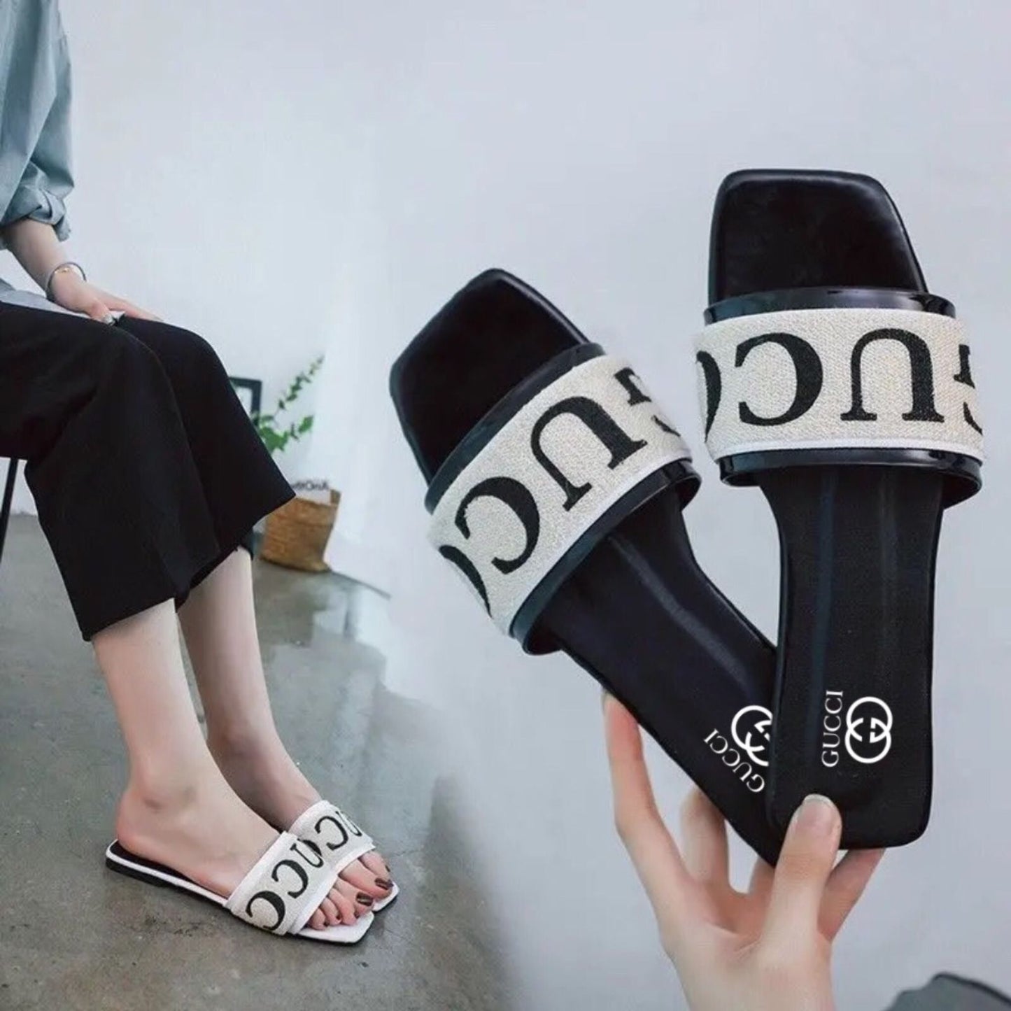 GUCCI — Designer Women's Flat Slippers (With Brand Box) (Black)
