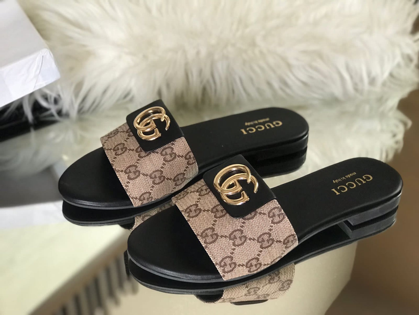 GUCCI — Women's Flat Slippers (With Brand Box) (Beige - Black)