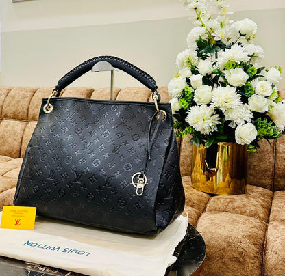 Louis Vuitton — Large Tote Bag (AAA Soft Quality | Dust Bag & Brand Card Included) (Black)