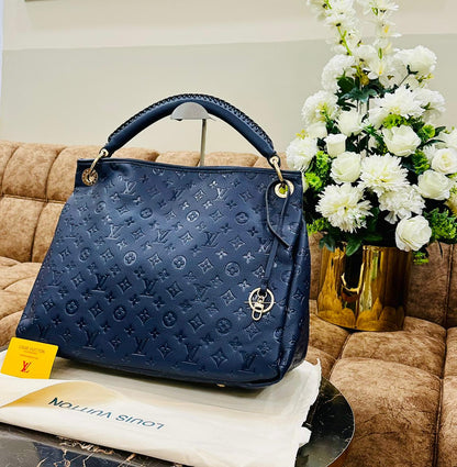 Louis Vuitton — Large Tote Bag (AAA Soft Quality | Dust Bag & Brand Card Included) (Black)
