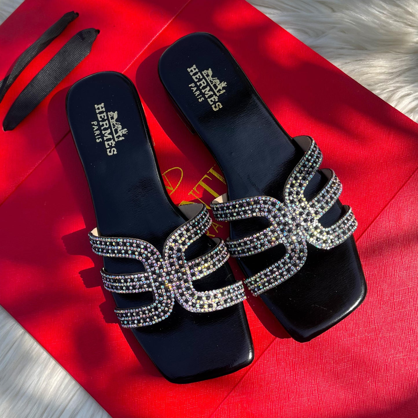 HERMÈS-Inspired Flat Slippers – Premium Comfort with Brand Box (Black)