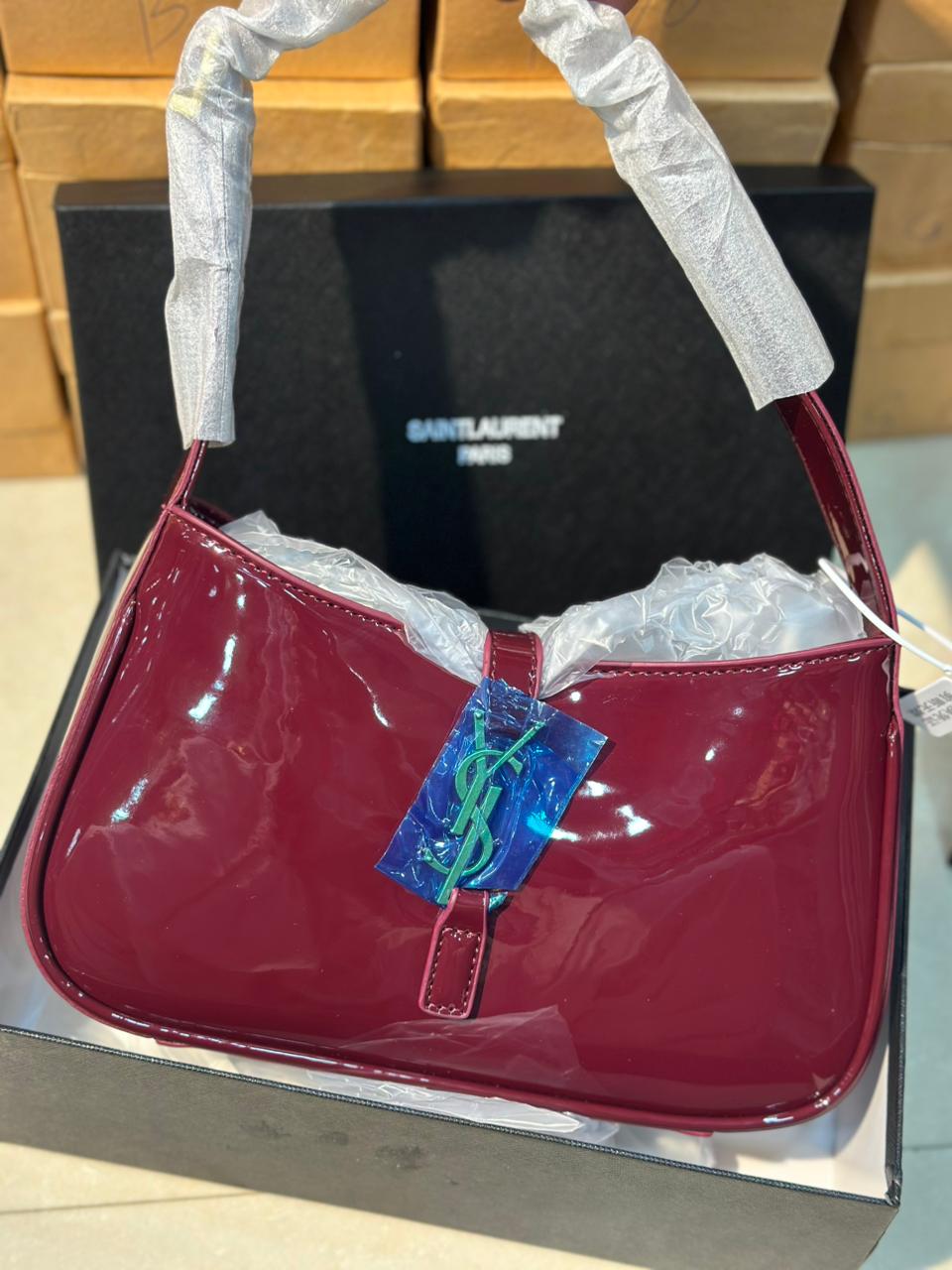 SAINT LAURENT – Le 5 à 7 Hobo Shoulder Bag  (Maroon)