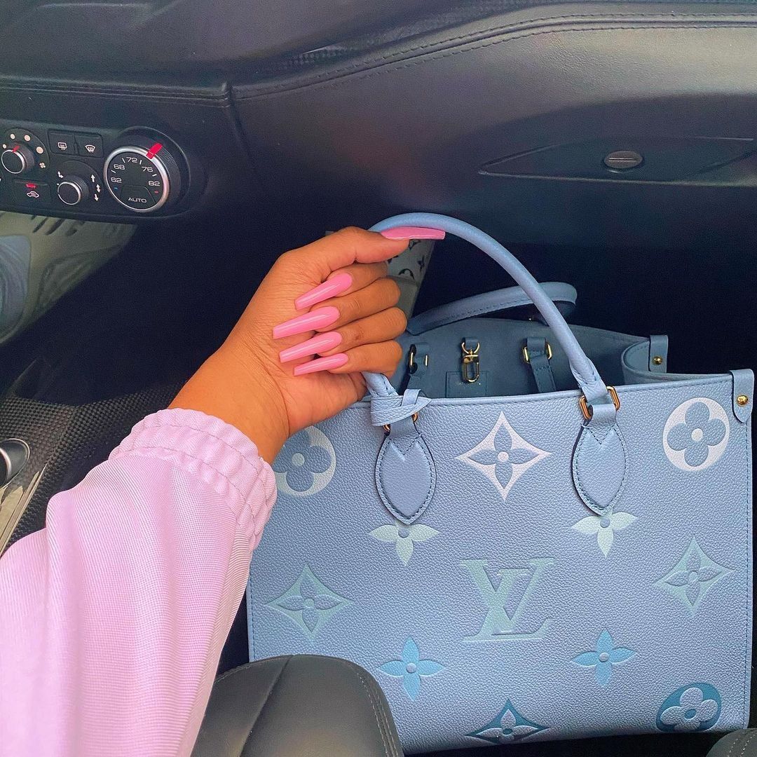 LOUIS VUITTON OnTheGo MM – Women Bag (Monogram Canvas)