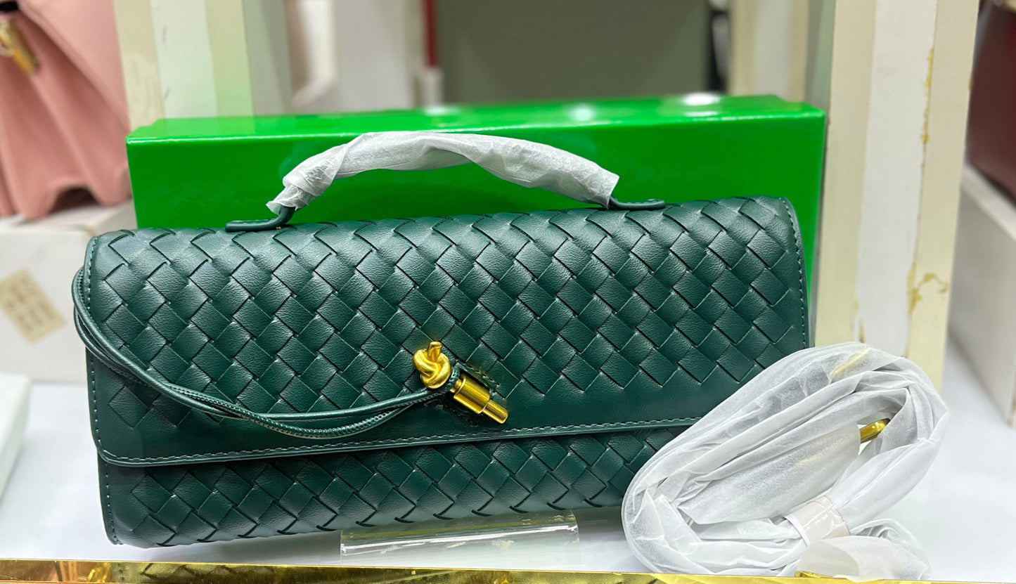 Bottega Veneta Andiamo Clutch Bag – 31cm (Green)