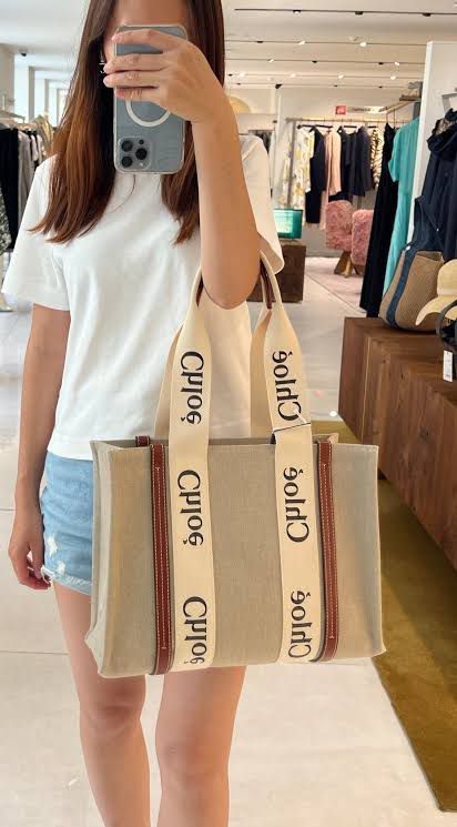 CHLOÉ Woody Tote Bag in Linen – Women Bag (Off White)