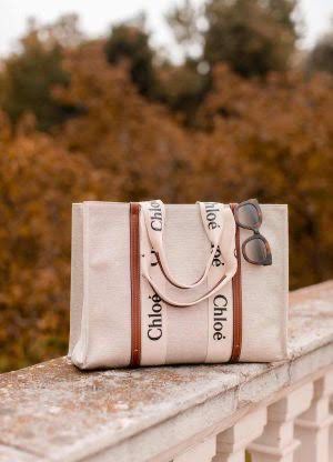 CHLOÉ Woody Tote Bag in Linen – Women Bag (Off White)