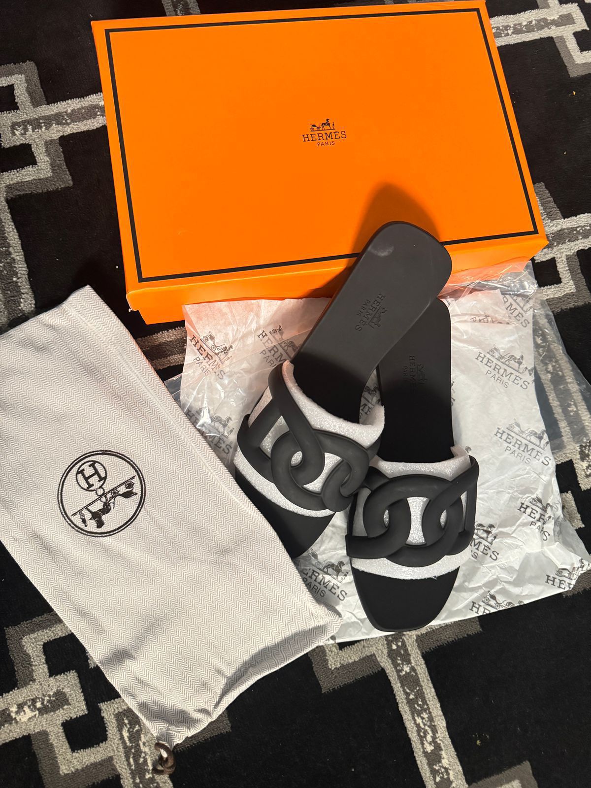 HERMÈS Aloha Slides – Premium Women Footwear (Black)