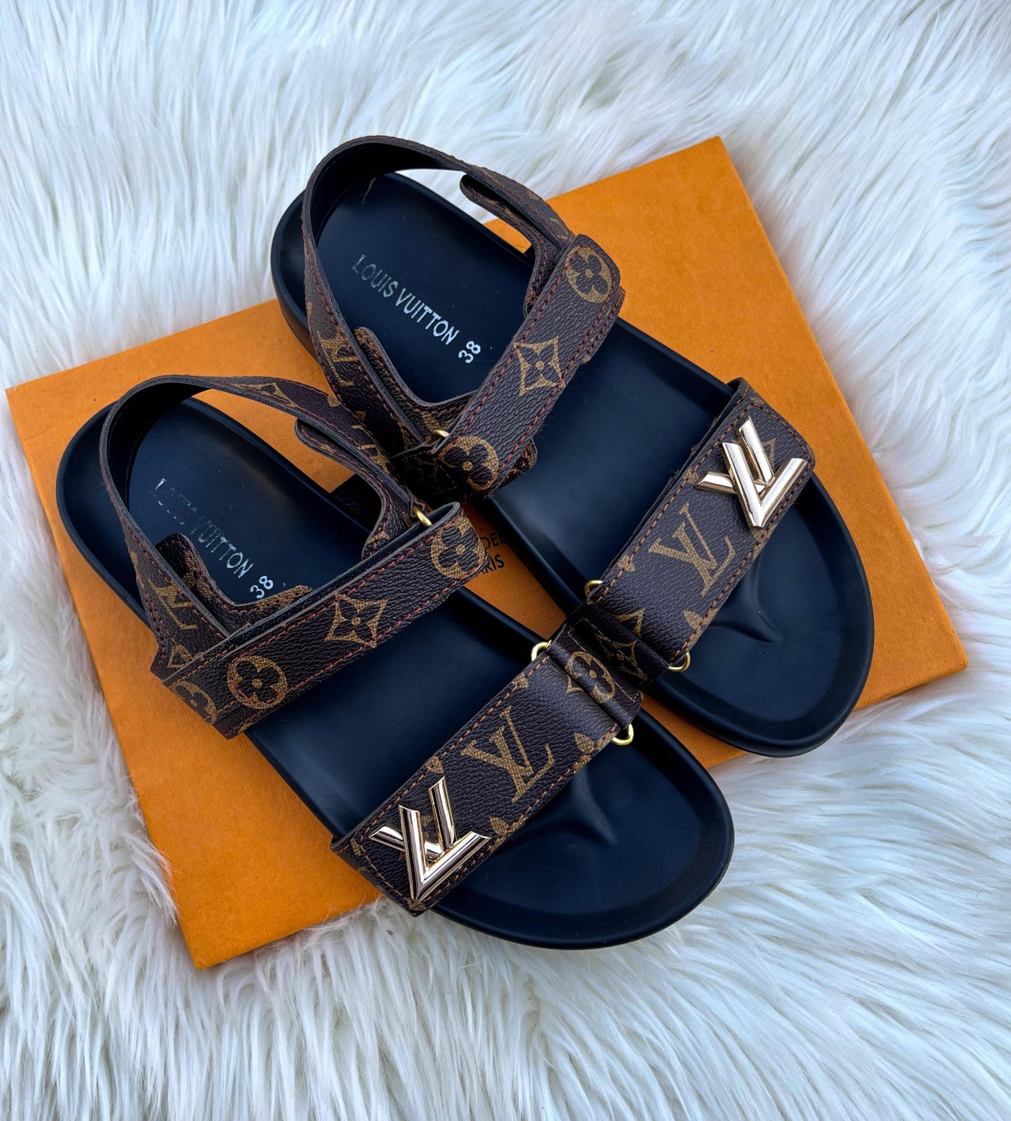 LOUIS VUITTON CASUAL SHOES – Women & Men (Brown Black)