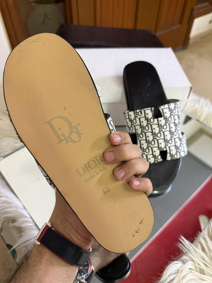 D-I-O-R Luxury Unisex Slippers – Premium Edition | (White)