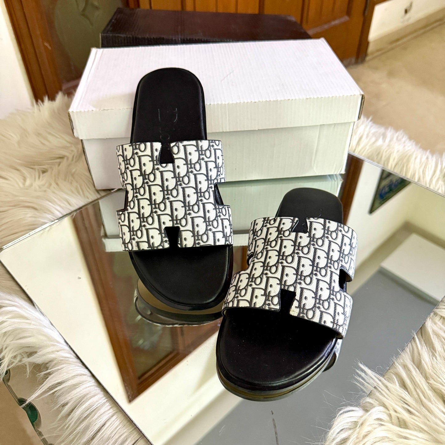 D-I-O-R Luxury Unisex Slippers – Premium Edition | (White)