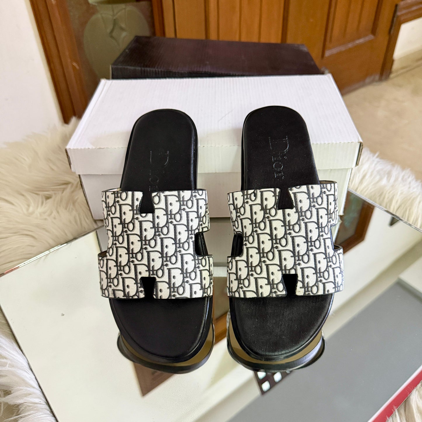 D-I-O-R Luxury Unisex Slippers – Premium Edition | (White)