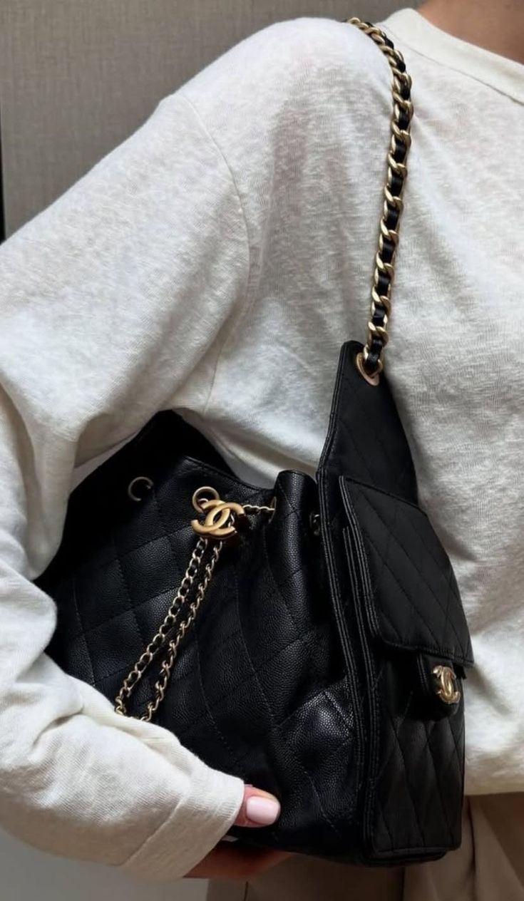 C-H-A-N-E-L 25 Hobo Women Bag – Effortless Chic Edition (Black)