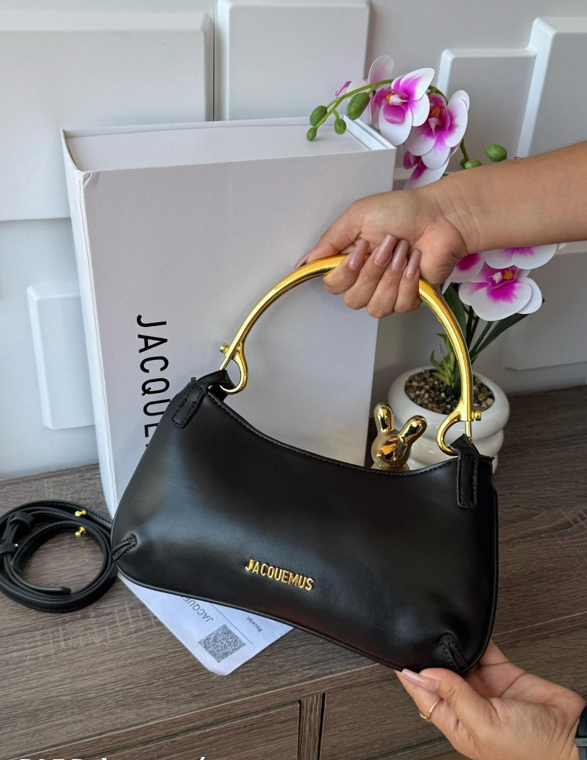 J-A-C-Q-U-E-M-U-S Le Bisou Mousqueton Women Bag – Luxury Edition (Black)