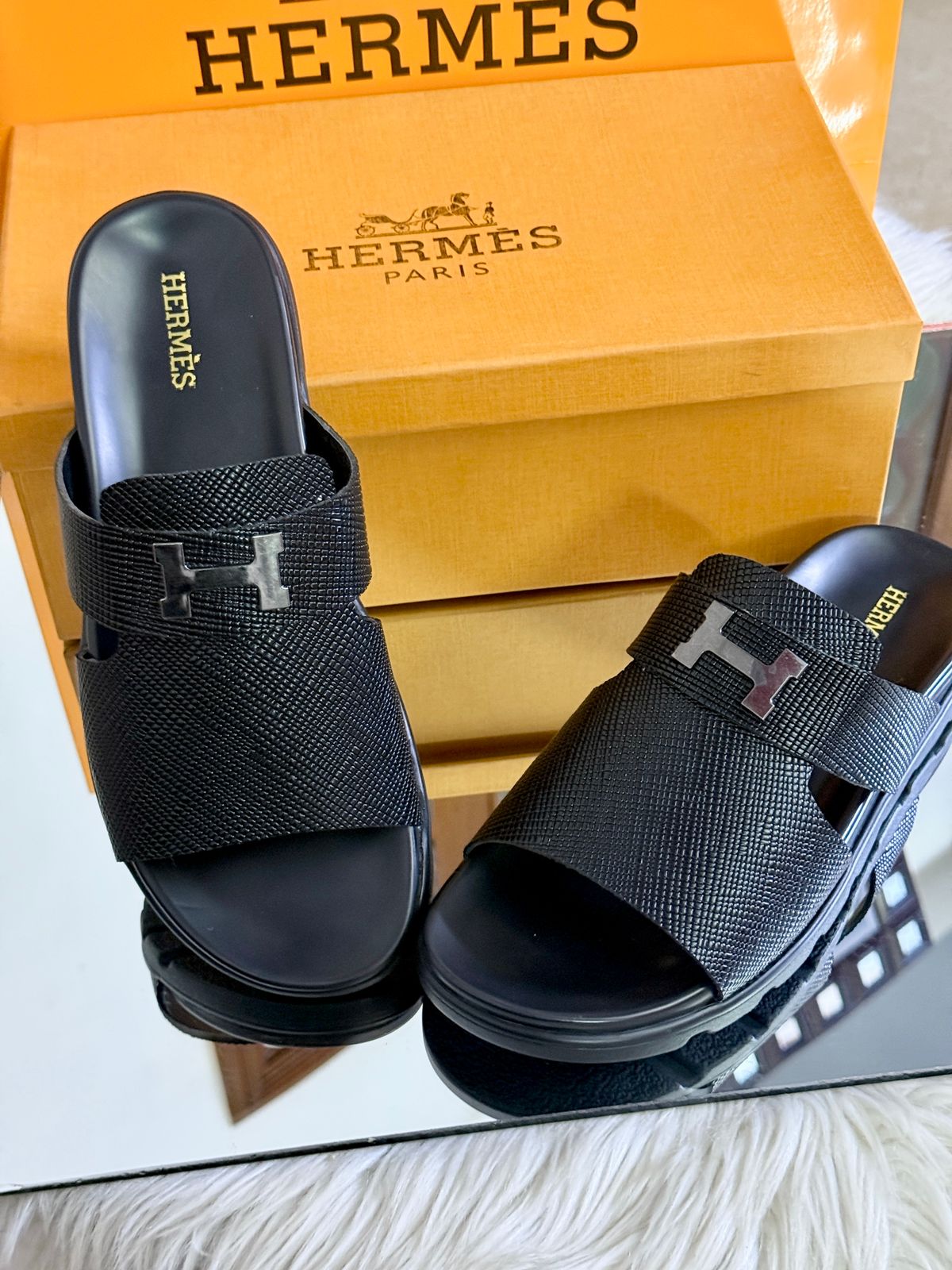 H-E-R-M-È-S Unisex Slippers – Premium Comfort Style (Black)