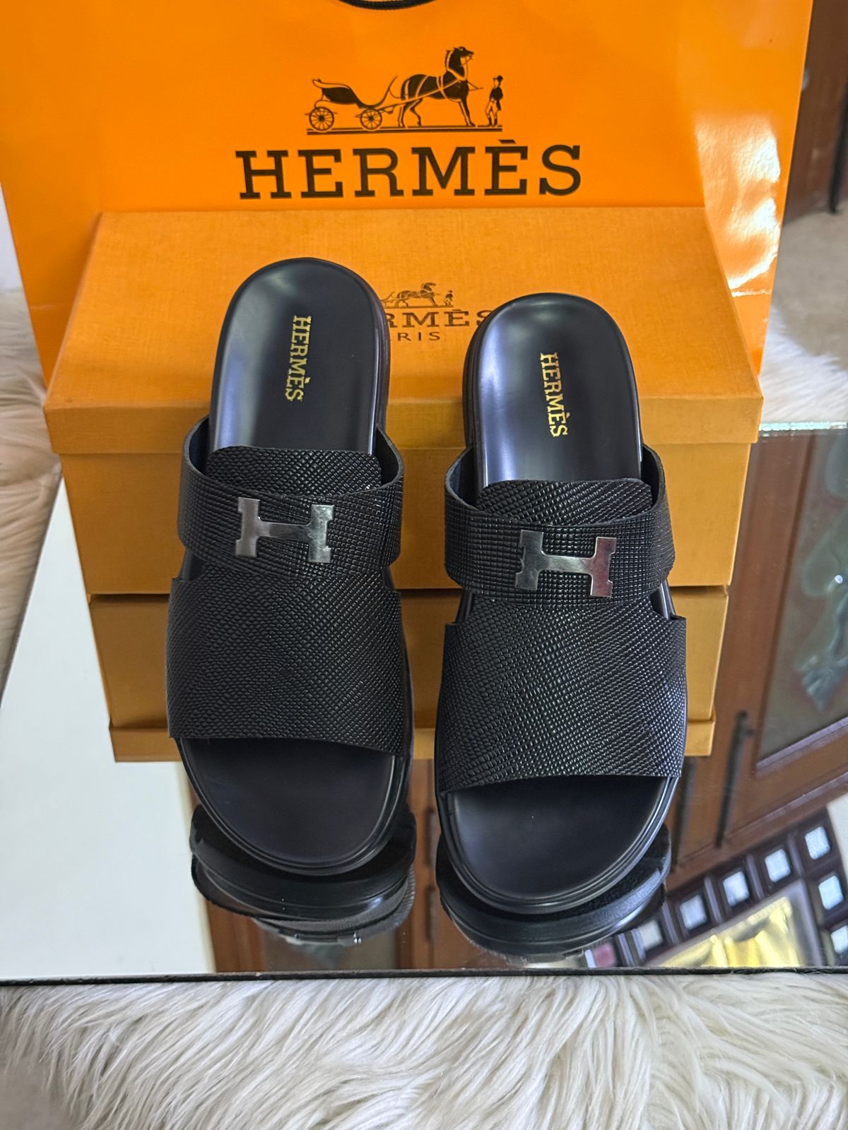 H-E-R-M-È-S Unisex Slippers – Premium Comfort Style (Black)