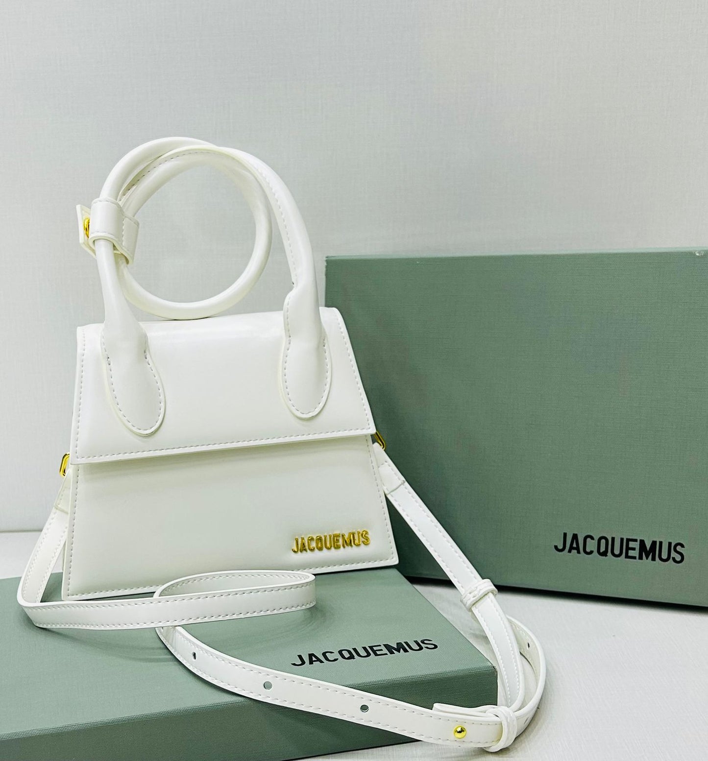J-A-C-Q-U-E-M-U-S Le Grand Chiquito Tote – Luxe Mini Statement Women Bag (White*)