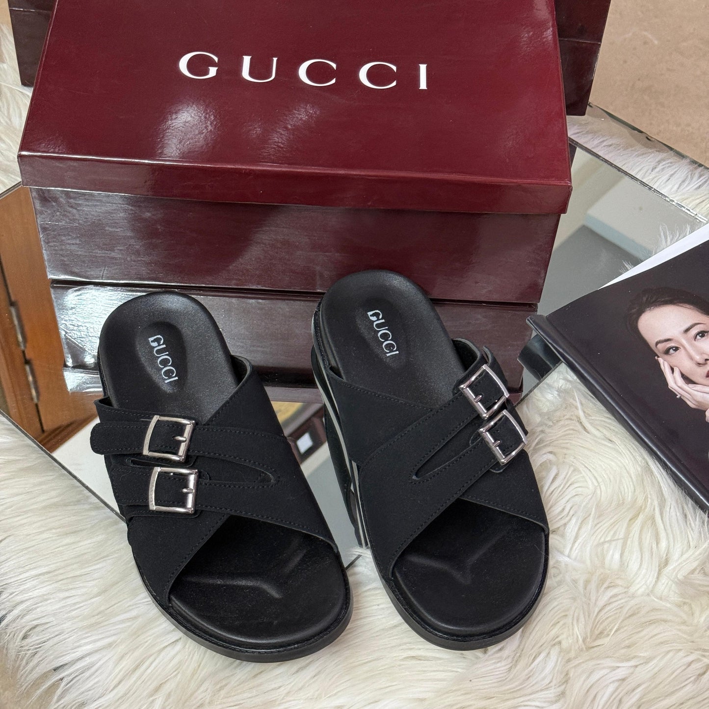 G-U-C-C-I Unisex Slippers – Stylish Comfort Edition (Black)