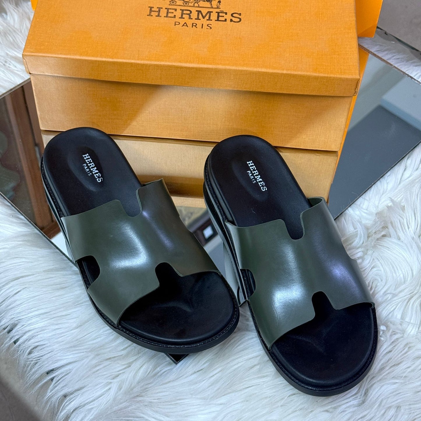 H-E-R-M-È-S Izmir Unisex Slippers – Stylish Comfort Edition (Green/Black)